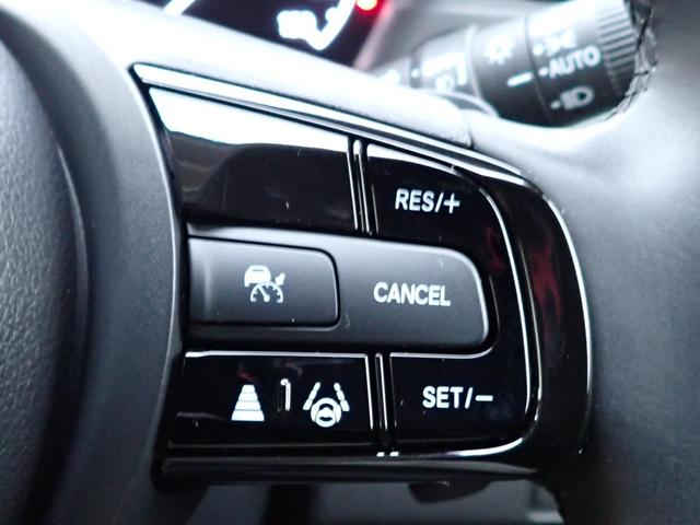 ◆【オートクルーズ】が装備されています。速度設定をするだけで、一定の速度で自動走行が可能です。一定の速度で走行しますので、燃費の向上や長距離ドライブが快適にお楽しみいただけます