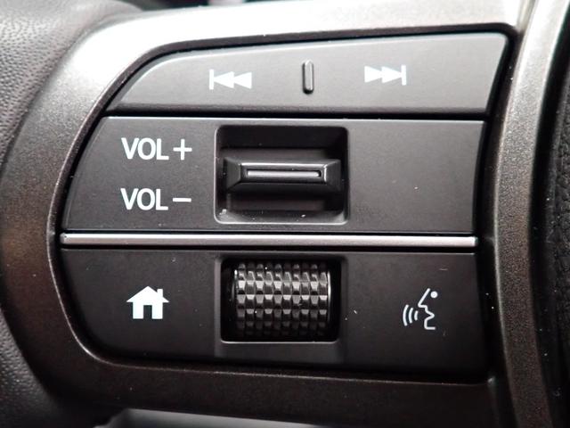 ���n���h���Ɂy�I�[�f�B�I�����R���X�C�b�`�z����������Ă܂��B���_�����炷���ƂȂ��A�{�����[�������E�I�[�f�B�I�\�[�X�ؑցE�I�Ȃ��o���܂��B�^�]���Ȃ�����S�ɑ��삪�\�ɂȂ�܂����B