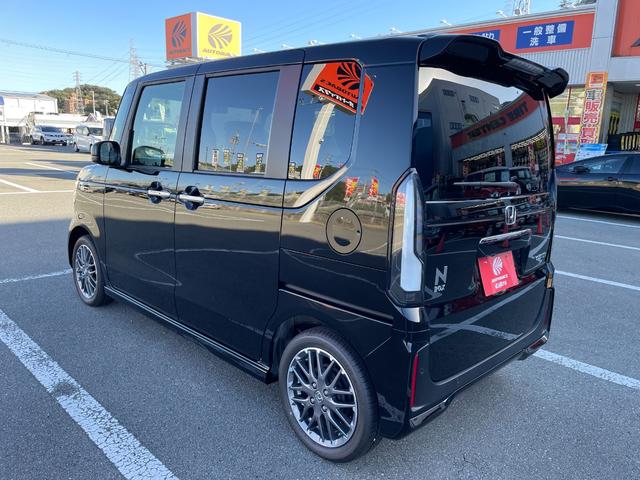 Ｎ－ＢＯＸカスタム ターボ　届出済未使用車　衝突被害軽減ブレーキ　電動パーキングブレーキ　電動格納ドアミラー　１５インチアルミホイル　ＬＥＤヘッドライト　オートライト　両側電動スライドドア　バックカメラ　オートエアコン（9枚目）