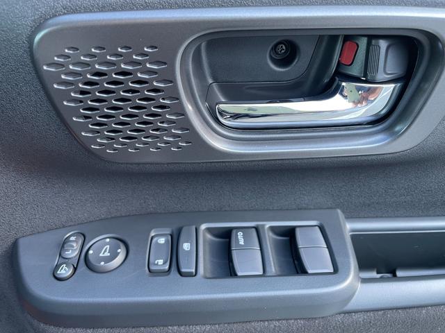 Ｎ－ＢＯＸカスタム ターボ　届出済未使用車　衝突被害軽減ブレーキ　電動パーキングブレーキ　電動格納ドアミラー　１５インチアルミホイル　ＬＥＤヘッドライト　オートライト　両側電動スライドドア　バックカメラ　オートエアコン（44枚目）