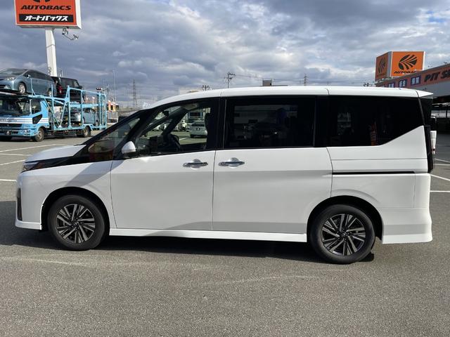 セレナ ｅ－パワー　ハイウェイスターＶ　新車　ホットプラスパッケージ　アラウンドビューモニター　１２．３インチカラーディスプレイオーディオ　前後ドライブレコーダー　ＥＴＣ２．０　インテリジェントルームミラー　ＬＥＤヘッドライト（9枚目）