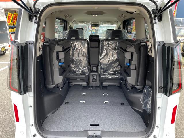 セレナ ｅ－パワー　ハイウェイスターＶ　新車　ホットプラスパッケージ　アラウンドビューモニター　１２．３インチカラーディスプレイオーディオ　前後ドライブレコーダー　ＥＴＣ２．０　インテリジェントルームミラー　ＬＥＤヘッドライト（66枚目）