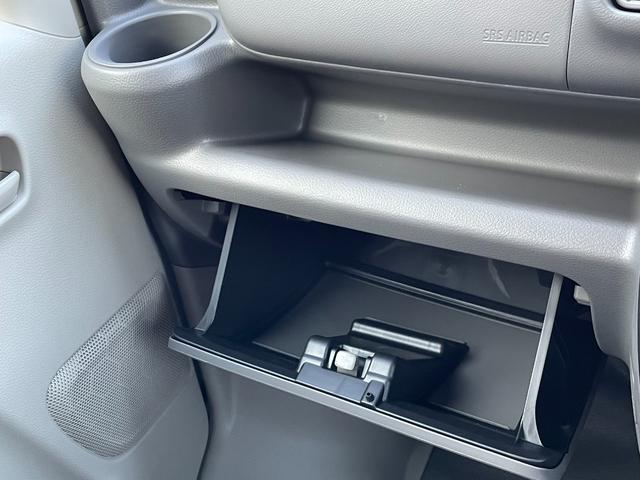 エブリイ ＰＣ　届出済未使用車　スズキセーフティサポート　ＬＥＤヘッド　キーレス　パワーウィンドウ（フロント）　ＵＳＢ電源ソケット　オートライト　電動格納ドアミラー　オーバーヘッドシェルフ　運転席シートヒーター（27枚目）