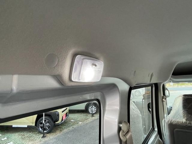 エブリイ ＰＣ　届出済未使用車　スズキセーフティサポート　ＬＥＤヘッド　キーレス　パワーウィンドウ（フロント）　ＵＳＢ電源ソケット　オートライト　電動格納ドアミラー　オーバーヘッドシェルフ　運転席シートヒーター（42枚目）