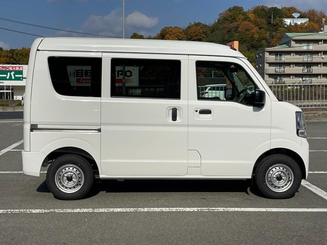 エブリイ ＰＡリミテッド　届出済未使用車　スズキセーフティサポート　キーレス　ＡＭ／ＦＭラジオスピーカー内蔵　エアコン　パワステ　パワーウィンドウ（フロント）　ＵＳＢ電源ソケット　ＬＥＤルームランプ　オーバーヘッドシェルフ（15枚目）
