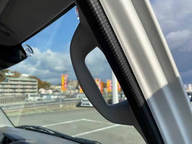 エブリイ ＰＡリミテッド　届出済未使用車　スズキセーフティサポート　キーレス　ＡＭ／ＦＭラジオスピーカー内蔵　エアコン　パワステ　パワーウィンドウ（フロント）　ＵＳＢ電源ソケット　ＬＥＤルームランプ　オーバーヘッドシェルフ（39枚目）