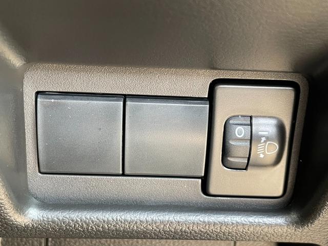 スペーシア ハイブリッドＸ　届出済未使用車　スズキセーフティサポート　マルチユースフラップ　ＬＥＤヘッドライト　両側パワースライドドア　スリムサーキュレーター　前席シートヒーター　リアロールサンシェード　電動格納ドアミラー（32枚目）