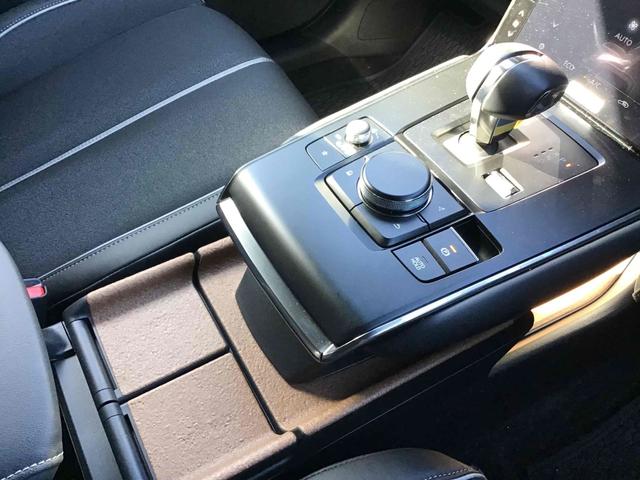 ＭＸ－３０ロータリーＥＶ ナチュラルモノトーン　ドライブレコーダー　全周囲カメラ　クリアランスソナー　レーダークルーズコントロール　レーンアシスト　パワーシート　衝突被害軽減システム　ＴＶ　オートマチックハイビーム　オートライト　ＬＥＤヘッドランプ（8枚目）