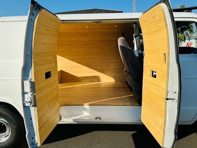 ダッジ・バン ベースグレード パネルバン ログハウス キャンピングカー フルフラットシート(6枚目)
