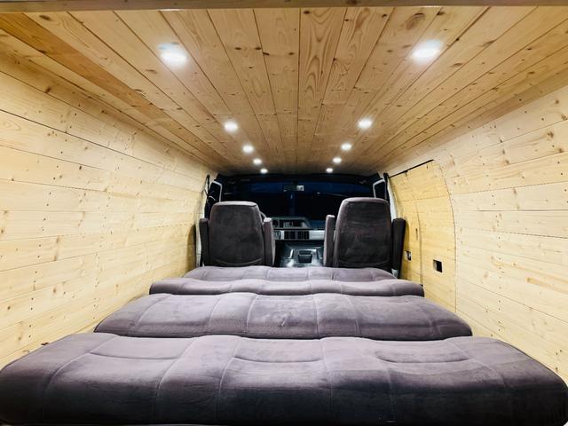 ダッジ・バン ベースグレード パネルバン ログハウス キャンピングカー フルフラットシート(8枚目)