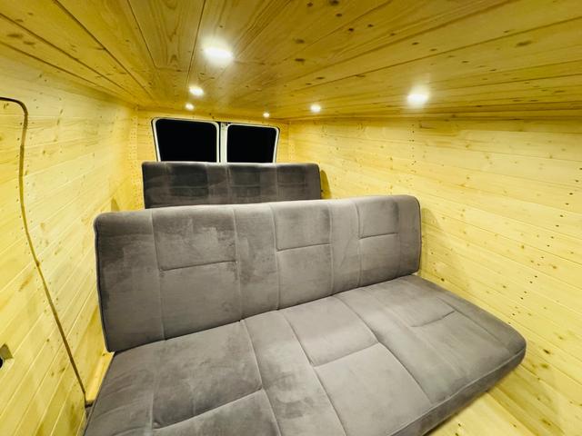 ダッジ・バン ベースグレード パネルバン ログハウス キャンピングカー フルフラットシート(9枚目)