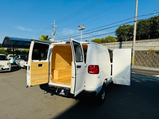 ダッジ・バン ベースグレード パネルバン ログハウス キャンピングカー フルフラットシート(11枚目)