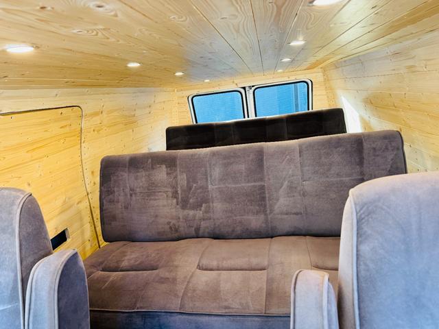 ダッジ・バン ベースグレード パネルバン ログハウス キャンピングカー フルフラットシート(14枚目)