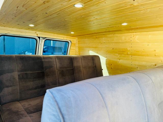 ダッジ・バン ベースグレード パネルバン ログハウス キャンピングカー フルフラットシート(16枚目)