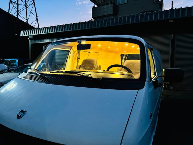 ダッジ・バン ベースグレード パネルバン ログハウス キャンピングカー フルフラットシート(19枚目)