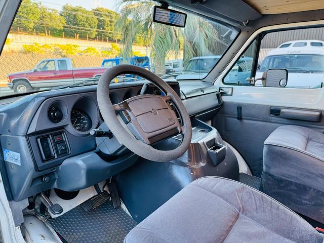 ダッジ・バン ベースグレード パネルバン ログハウス キャンピングカー フルフラットシート(21枚目)