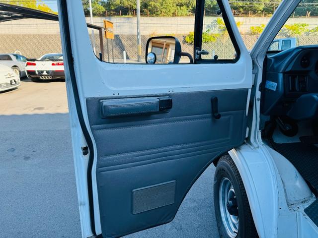 ダッジ・バン ベースグレード パネルバン ログハウス キャンピングカー フルフラットシート(24枚目)