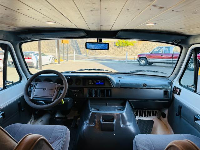 ダッジ・バン ベースグレード パネルバン ログハウス キャンピングカー フルフラットシート(29枚目)