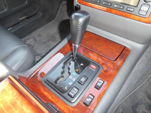 センチュリー 標準仕様車 /鸞鳳グロリアスグレーメタリックモリブデン/(36枚目)