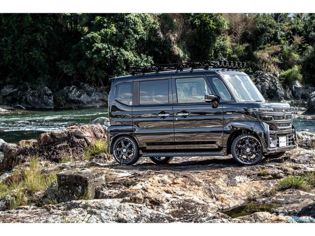 スペーシアカスタム ハイブリッドＸＳ　全方位カメラ付き９インチメモリーナビ車　ＢＫスタイルコンプリートカー　メッキ部一式ラプター塗装　ＴＯＹＯタイヤ　ＭＫ５６ブラック　１５インチホイール　ルーフラック　ＩＰＦワークランプ　サイドオーニング（65枚目）
