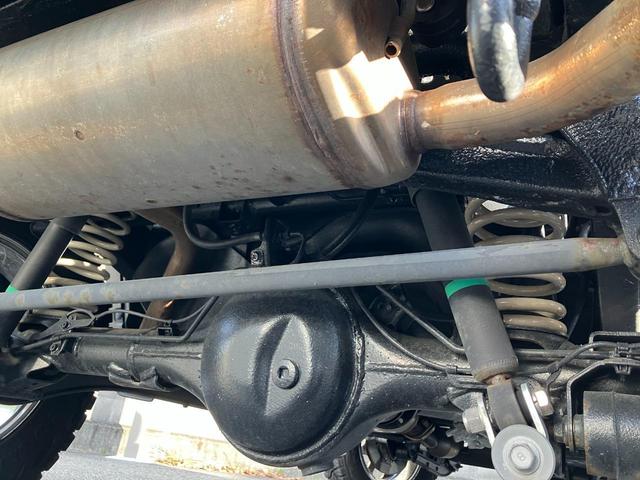 ジムニーシエラ JL リフトアップ TOYOタイヤRTホワイトレター クロームアルミホイール オートルビーズ製クラシックバンパー前後 レトログリル メッキドアミラー ナンバー移設キット 8型フルセグナビ(37枚目)