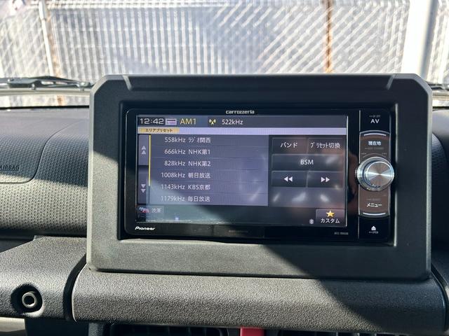ジムニーシエラ JL リフトアップ TOYOタイヤRTホワイトレター クロームアルミホイール オートルビーズ製クラシックバンパー前後 レトログリル メッキドアミラー ナンバー移設キット 8型フルセグナビ(41枚目)