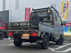 後ろのデザインもカッコいい仕様です！遊びの車にもピッタリですね！ 4