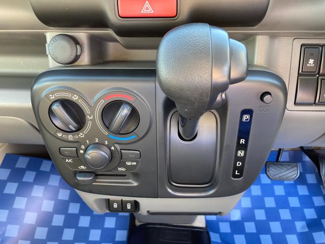 エブリイ JOINターボ 6型 デモカー使用 前後衝突軽減B 4WD デュアルカメラブレーキサポート(前後衝突軽減ブレーキ) パートタイム4WD LEDヘッドライト スマートキー キーレスプッシュスタート オートライト 電動格納式リモコンドアミラー シートヒーター(6枚目)