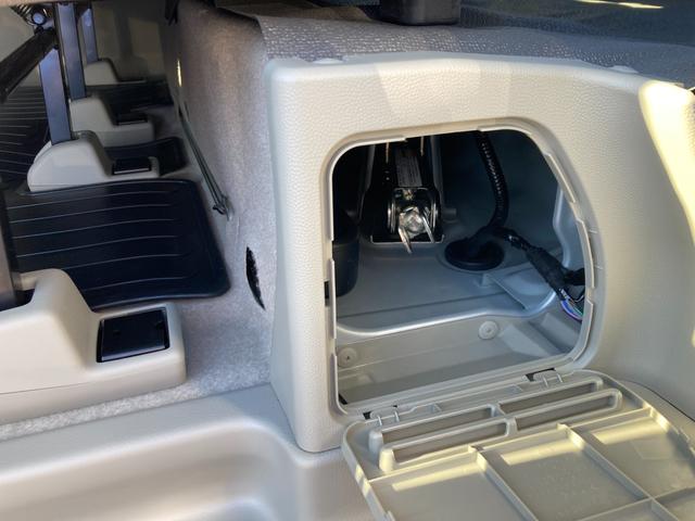 エブリイ JOINターボ 6型 デモカー使用 前後衝突軽減B 4WD デュアルカメラブレーキサポート(前後衝突軽減ブレーキ) パートタイム4WD LEDヘッドライト スマートキー キーレスプッシュスタート オートライト 電動格納式リモコンドアミラー シートヒーター(41枚目)