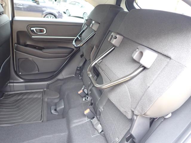 ◆チップアップ＆ダイブダウン機構付【ＵＬＴＲＳＥＡＴ】は後席座面を左右分割で跳ね上げることができます。トランクで積載できない背の高い荷物をラクラク収納できます。ホンダ車ならではの人気装備です。