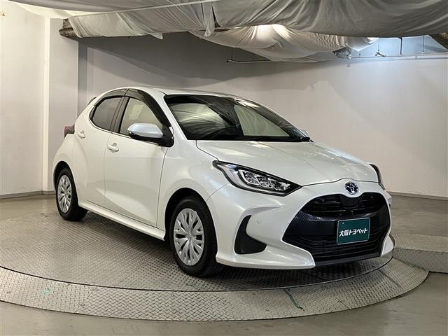 ヤリス ハイブリッドＺ　スマートキー＆プッシュスタート　パワーウィンドウ　Ｉストップ　ＤＶＤ　フルセグＴＶ　サイドエアバッグ　ナビ＆ＴＶ　ＬＥＤライト　パワーステアリング　ＥＴＣ装備　横滑防止装置　メディアプレイヤー接続（3枚目）