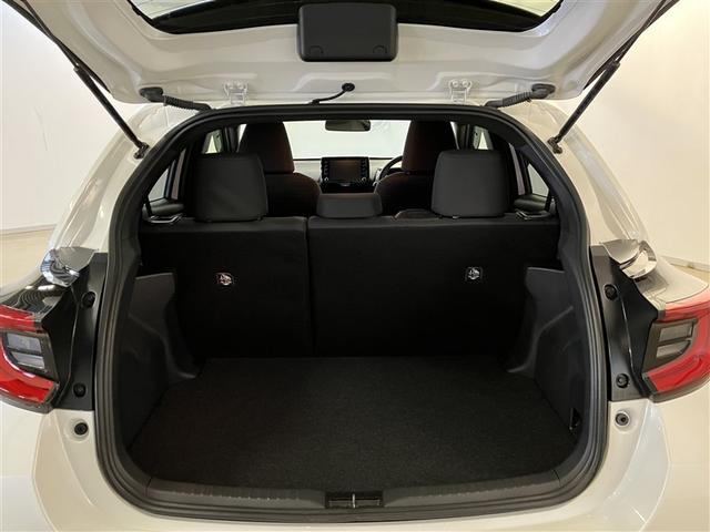 ヤリス ハイブリッドＺ　スマートキー＆プッシュスタート　パワーウィンドウ　Ｉストップ　ＤＶＤ　フルセグＴＶ　サイドエアバッグ　ナビ＆ＴＶ　ＬＥＤライト　パワーステアリング　ＥＴＣ装備　横滑防止装置　メディアプレイヤー接続（10枚目）