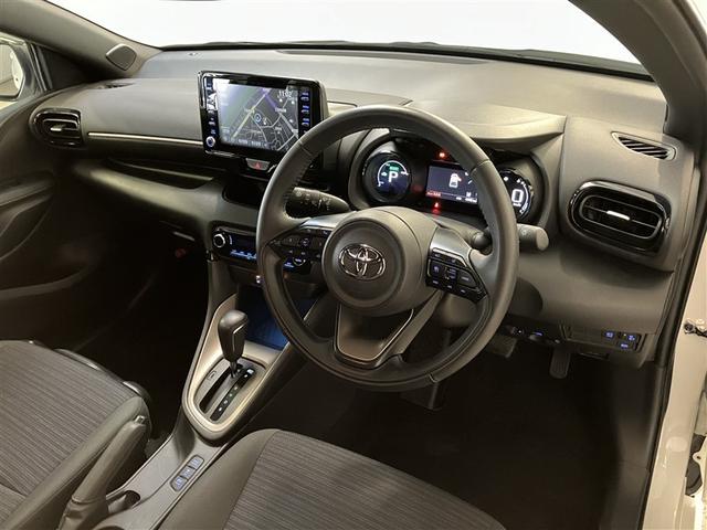 ヤリス ハイブリッドＺ　スマートキー＆プッシュスタート　パワーウィンドウ　Ｉストップ　ＤＶＤ　フルセグＴＶ　サイドエアバッグ　ナビ＆ＴＶ　ＬＥＤライト　パワーステアリング　ＥＴＣ装備　横滑防止装置　メディアプレイヤー接続（11枚目）