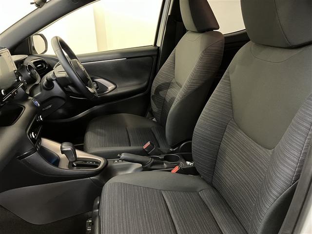 ヤリス ハイブリッドＺ　スマートキー＆プッシュスタート　パワーウィンドウ　Ｉストップ　ＤＶＤ　フルセグＴＶ　サイドエアバッグ　ナビ＆ＴＶ　ＬＥＤライト　パワーステアリング　ＥＴＣ装備　横滑防止装置　メディアプレイヤー接続（14枚目）