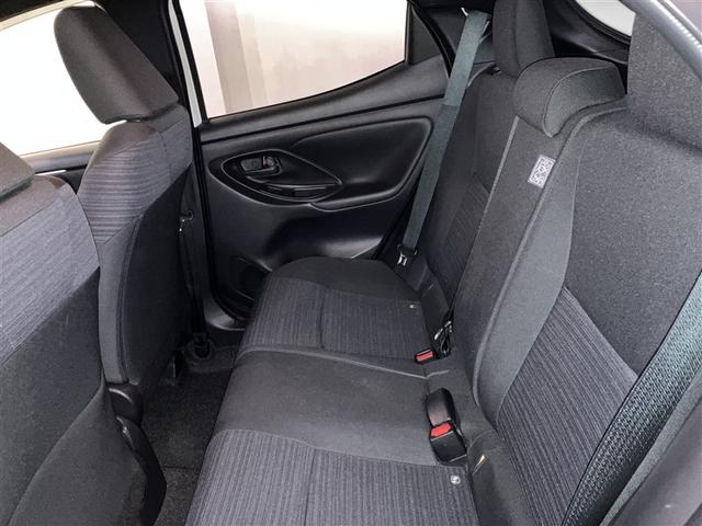 ヤリス ハイブリッドＺ　スマートキー＆プッシュスタート　パワーウィンドウ　Ｉストップ　ＤＶＤ　フルセグＴＶ　サイドエアバッグ　ナビ＆ＴＶ　ＬＥＤライト　パワーステアリング　ＥＴＣ装備　横滑防止装置　メディアプレイヤー接続（15枚目）