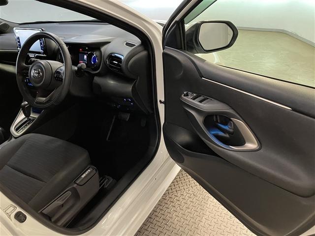 ヤリス ハイブリッドＺ　スマートキー＆プッシュスタート　パワーウィンドウ　Ｉストップ　ＤＶＤ　フルセグＴＶ　サイドエアバッグ　ナビ＆ＴＶ　ＬＥＤライト　パワーステアリング　ＥＴＣ装備　横滑防止装置　メディアプレイヤー接続（24枚目）