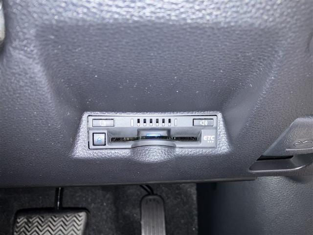 ヤリス ハイブリッドＺ　スマートキー＆プッシュスタート　パワーウィンドウ　Ｉストップ　ＤＶＤ　フルセグＴＶ　サイドエアバッグ　ナビ＆ＴＶ　ＬＥＤライト　パワーステアリング　ＥＴＣ装備　横滑防止装置　メディアプレイヤー接続（27枚目）