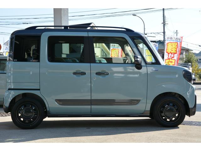ハイブリッドXZ - 新車 - ブルーレイ搭載ナビ&フルセグTV&バックカメラ&ETC車載器&フロアマット付き -ガンメタリック2トーンルーフ仕様車-(18枚目)