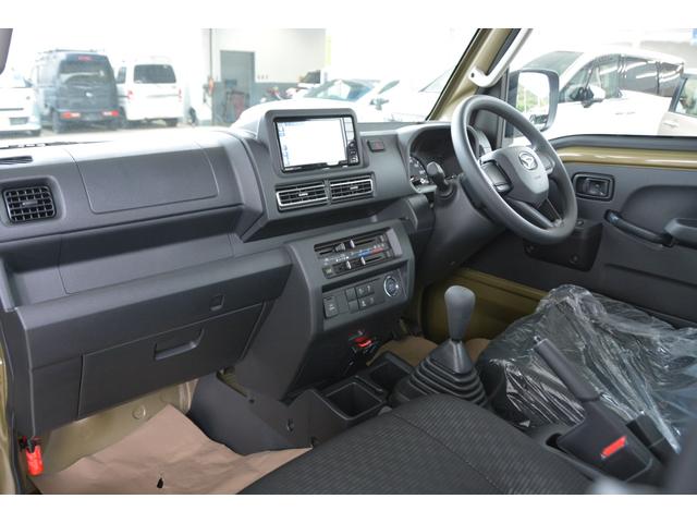 ハイゼットトラック ジャンボエクストラ　２ＷＤ　５ＭＴ　－　新車　－　スマホアプリ連携ナビ＆Ａｐｐｌｅ　ＣａｒＰｌａｙ／Ａｎｄｒｏｉｄ　Ａｕｔｏ対応＆フルセグＴＶ＆ドライブレコーダー＆ＥＴＣ車載器＆フロアマット付（3枚目）