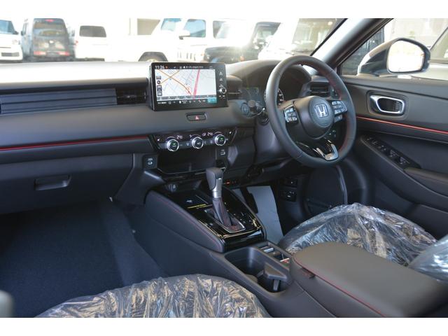 ヴェゼル ｅ：ＨＥＶ　ＲＳ　－　新車　－　ＨｏｎｄａＣＯＮＮＥＣＴディスプレーナビ＆フルセグＴＶ＆ＡｐｐｌｅＣａｒＰｌａｙ／ＡｎｄｒｏｉｄＡｕｔｏ対応＆舵角対応リヤワイドカメラ（３ビュー切り替え）＆ナビ連動ＥＴＣ２．０＆マット付（3枚目）