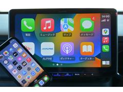 「Ａｐｐｌｅ　ＣａｒＰｌａｙ」でｉＰｈｏｎｅをナビに接続すれば、いつものアプリを大画面ディスププレイに表示♪音楽再生、ルート検索、メッセージの送受信などをタップ操作や音声操作で運転時にも快適に使えます 4