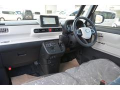 新車専門店カーズカフェの厳選スマホアプリ連携ナビ＆バックカメラ＆ナビ連動ドラレコ＆ＥＴＣ＆フロアマットを取り付け済みでお渡しです！車両総額にコミコミですのでご予算も安心です！新車設定色各色選べます！ 3