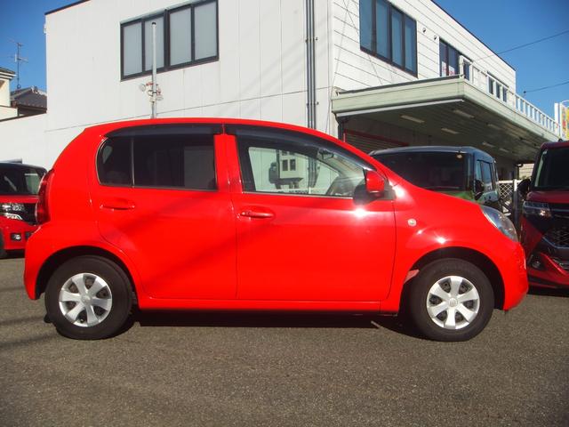 パッソ Ｘ　ユルリ　特別仕様車・ユーザー下取禁煙車・記録簿３枚・スマートキー・純正ナビ・フルセグＴＶ・ＤＶＤ再生・ブルートゥース・ＥＴＣ・ナノイードライブシャワー・センターアームレスト付ベンチシート・電動格納ドアミラー（9枚目）