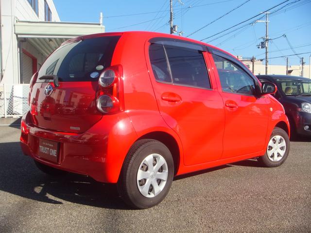 パッソ Ｘ　ユルリ　特別仕様車・ユーザー下取禁煙車・記録簿３枚・スマートキー・純正ナビ・フルセグＴＶ・ＤＶＤ再生・ブルートゥース・ＥＴＣ・ナノイードライブシャワー・センターアームレスト付ベンチシート・電動格納ドアミラー（10枚目）