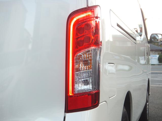 ＮＶ３５０キャラバンバン ロングＶＸ　法人ユーザー買取車・記録簿９枚・６人乗・後席左右分割可倒式・衝突軽減ブレーキ・同色バンパー・ＬＥＤヘッドライト・電動ドアミラー・ドラレコ・純正ナビＴＶ・バックカメラ・ＥＴＣ・キーレス・５ドア後席両側窓（17枚目）