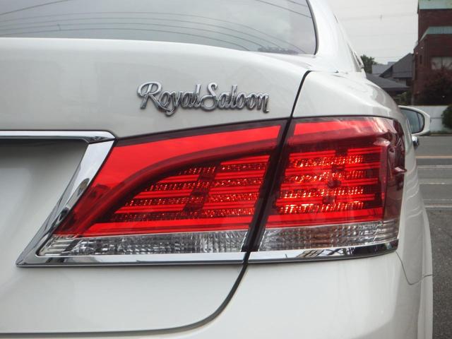 クラウン ロイヤルサルーン　後期型・黒内装・記録簿１１枚・純正ＳＤナビ・フルセグＴＶ・ブルートゥース・バックカメラ・ＥＴＣ・電動シート・ロック連動開閉ドアミラー・ＬＥＤヘッドライト・ＬＥＤフォグランプ・純正１６インチアルミ（14枚目）