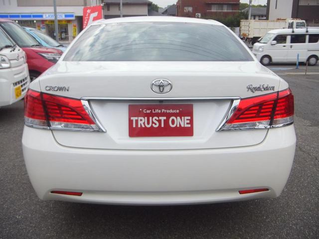 クラウン ロイヤルサルーン　後期型・黒内装・記録簿１１枚・純正ＳＤナビ・フルセグＴＶ・ブルートゥース・バックカメラ・ＥＴＣ・電動シート・ロック連動開閉ドアミラー・ＬＥＤヘッドライト・ＬＥＤフォグランプ・純正１６インチアルミ（17枚目）