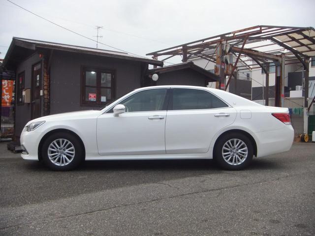 クラウン ロイヤルサルーン　後期型・黒内装・記録簿１１枚・純正ＳＤナビ・フルセグＴＶ・ブルートゥース・バックカメラ・ＥＴＣ・電動シート・ロック連動開閉ドアミラー・ＬＥＤヘッドライト・ＬＥＤフォグランプ・純正１６インチアルミ（21枚目）