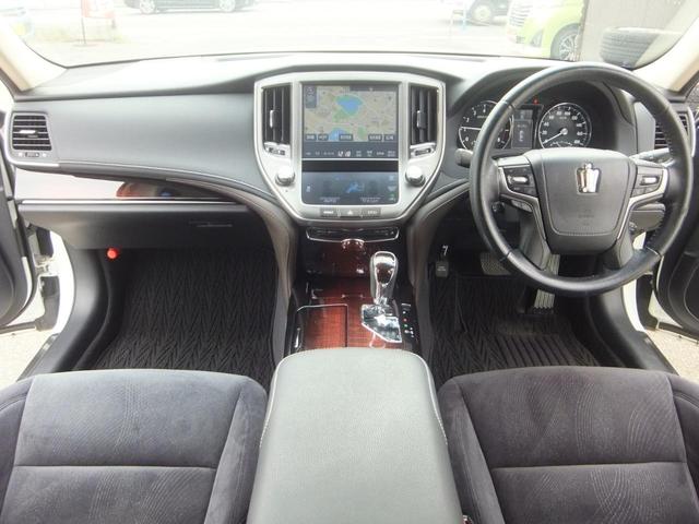 クラウン ロイヤルサルーン　後期型・黒内装・記録簿１１枚・純正ＳＤナビ・フルセグＴＶ・ブルートゥース・バックカメラ・ＥＴＣ・電動シート・ロック連動開閉ドアミラー・ＬＥＤヘッドライト・ＬＥＤフォグランプ・純正１６インチアルミ（31枚目）