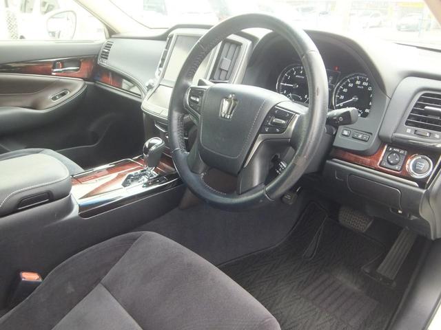 クラウン ロイヤルサルーン　後期型・黒内装・記録簿１１枚・純正ＳＤナビ・フルセグＴＶ・ブルートゥース・バックカメラ・ＥＴＣ・電動シート・ロック連動開閉ドアミラー・ＬＥＤヘッドライト・ＬＥＤフォグランプ・純正１６インチアルミ（46枚目）